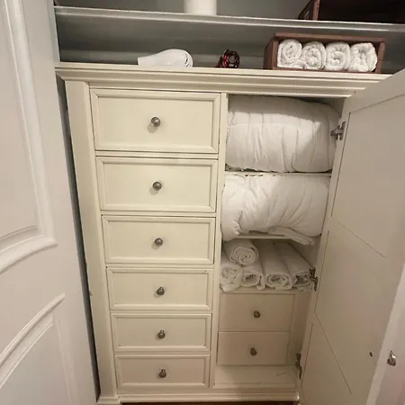 Private Bedroom And Private Bath Guest house