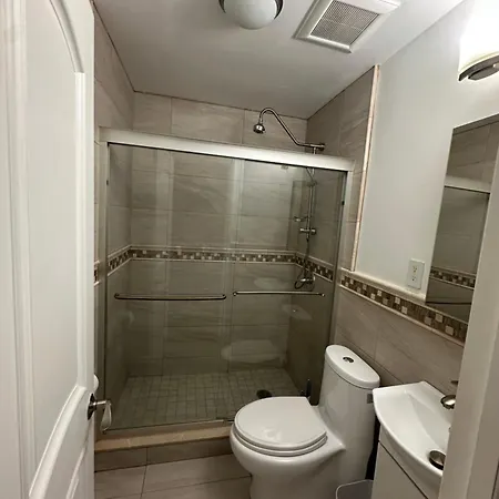 Private Bedroom And Private Bath Guest house New York
