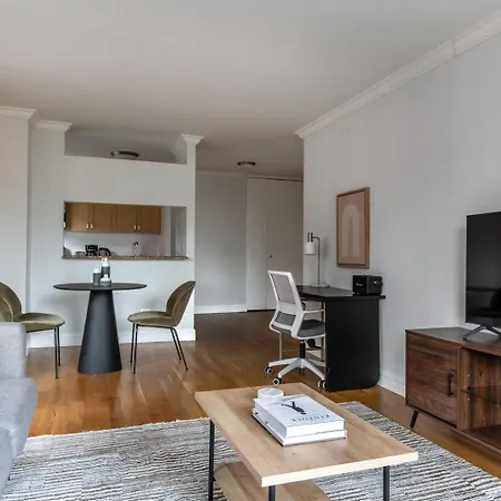 Apartment Midtown 1br W Doorman Wd Nr Times Square Nyc-1351 New York