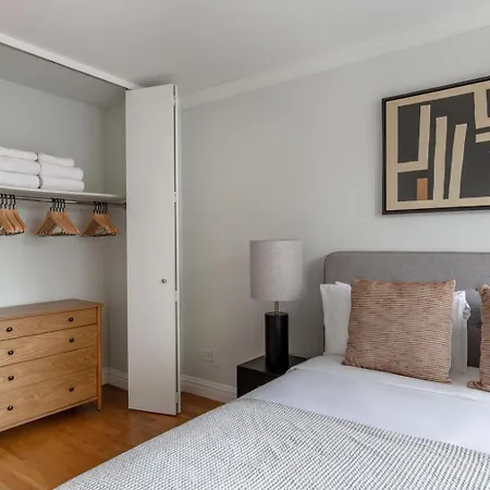Midtown 1br W Doorman Wd Nr Times Square Nyc-1351 *