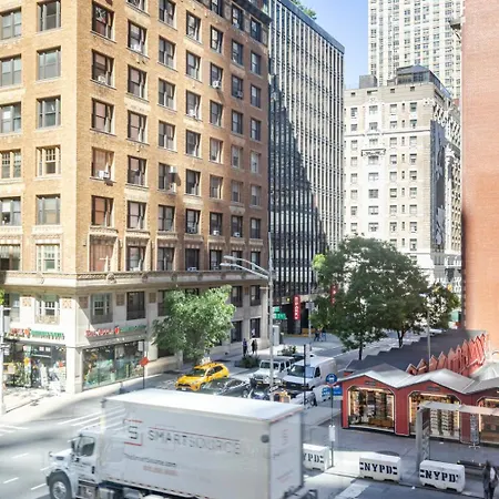Blueground Midtown West Washerdryer Nr Times Square Nyc-1853 Apartment *