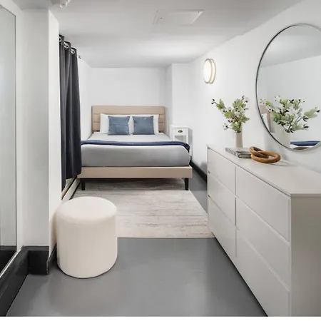 Spacious 4bd With Backyard In Manhattan Apartment