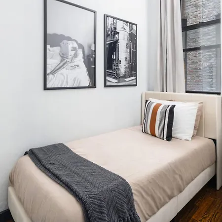 Spacious 4bd With Backyard In Manhattan