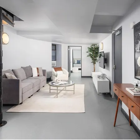 Spacious 4bd With Backyard In Manhattan Apartment New York