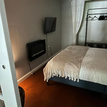 Apartment Morris Park Area