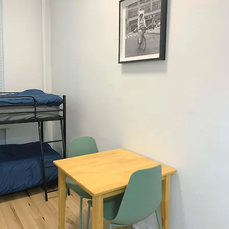 Apartment Chelsea Studio-shared Bathroom With Kitchen Twin Bunk Bed *