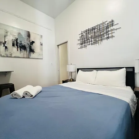 Apartment 2bd-2ba Theater District New York