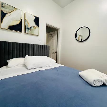 2bd-2ba Theater District Apartment New York