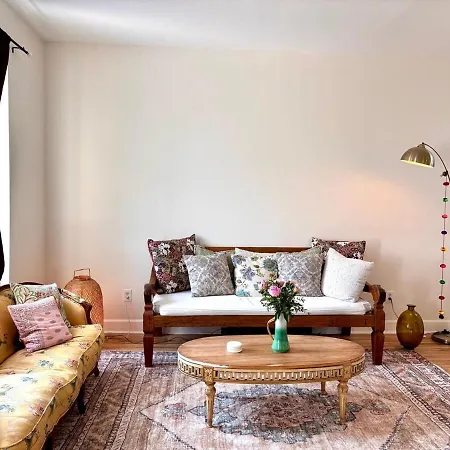 Apartment Private Spacious With 2 Bedrooms 2 Bathroomss And A Deck