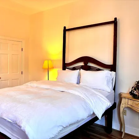 Private Spacious With 2 Bedrooms 2 Bathroomss And A Deck Apartment New York