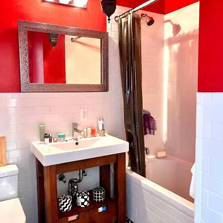Apartment Private Spacious With 2 Bedrooms 2 Bathroomss And A Deck