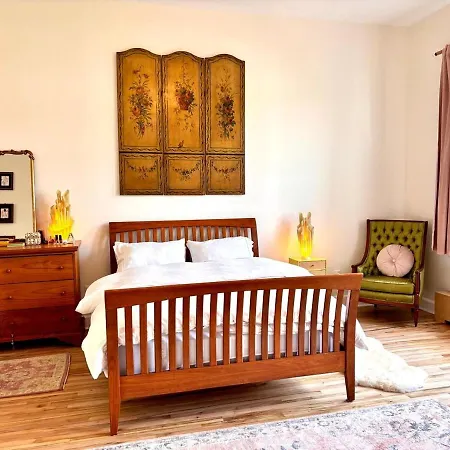 Private Spacious With 2 Bedrooms 2 Bathroomss And A Deck *