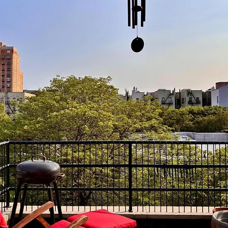 Private Spacious With 2 Bedrooms 2 Bathroomss And A Deck New York