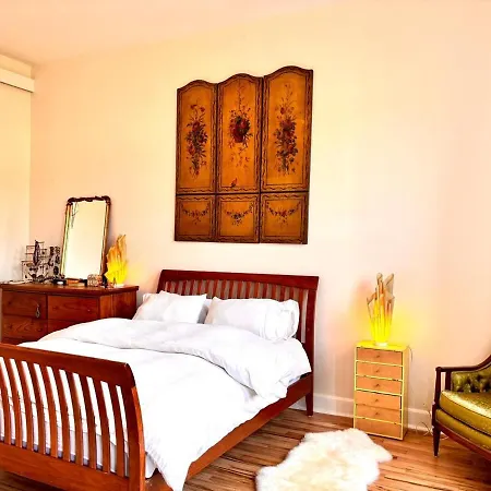 Private Spacious With 2 Bedrooms 2 Bathroomss And A Deck