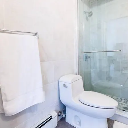 Apartment Private Spacious With 2 Bedrooms 2 Bathroomss And A Deck *