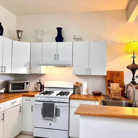 Private Spacious With 2 Bedrooms 2 Bathroomss And A Deck