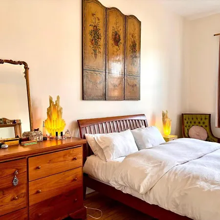 Private Spacious With 2 Bedrooms 2 Bathroomss And A Deck New York