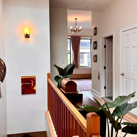 Private Spacious With 2 Bedrooms 2 Bathroomss And A Deck * New York