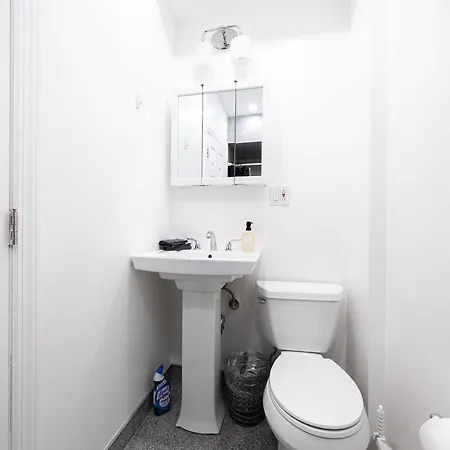 Sunny 4br 2ba Retreat Near Columbia Apartment *