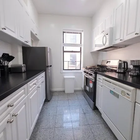 Sunny 4br 2ba Retreat Near Columbia Apartment