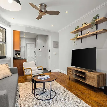Chic Nyc Escape In Vibrant Downtown Apartment *