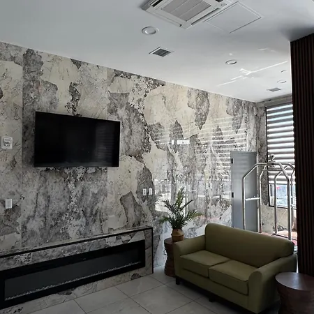 Capital Long Island Hotel 4*