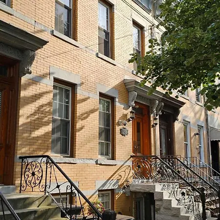 Luxurious At Colonial Townhouse *