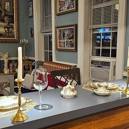 Luxurious At Colonial Townhouse *