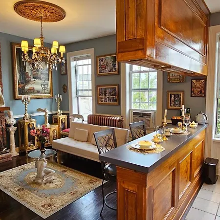 Apartment Luxurious At Colonial Townhouse