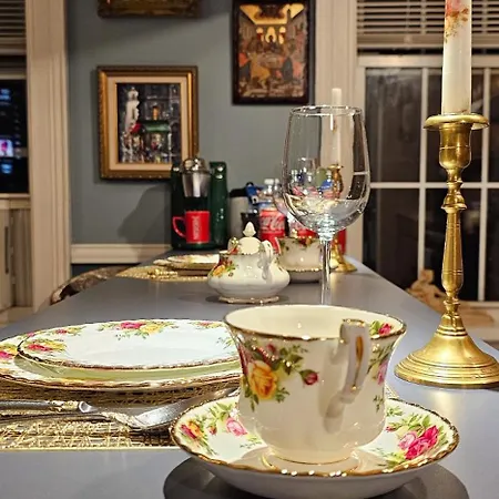 Luxurious At Colonial Townhouse Apartment New York