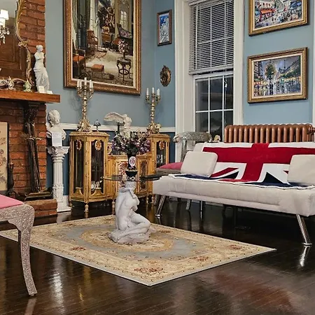 Luxurious At Colonial Townhouse * New York