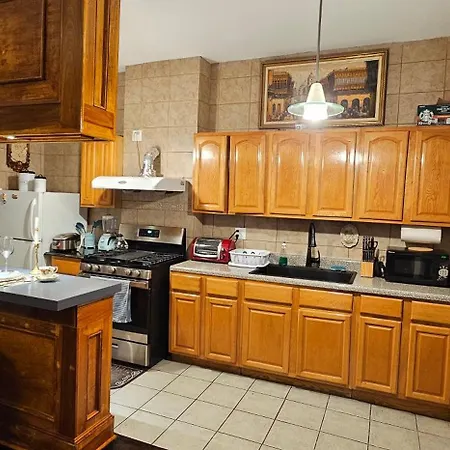 Luxurious At Colonial Townhouse Apartment
