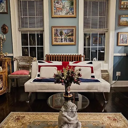 Apartment Luxurious At Colonial Townhouse