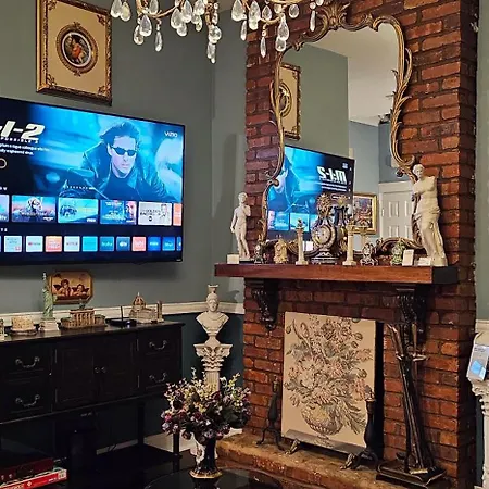 Luxurious At Colonial Townhouse Apartment New York