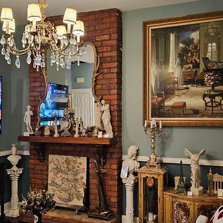 Luxurious At Colonial Townhouse *
