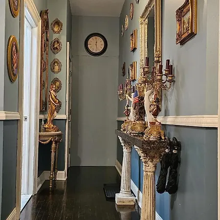 Luxurious At Colonial Townhouse * New York