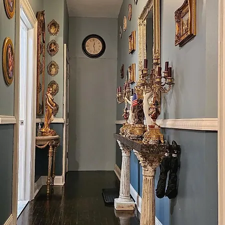 Luxurious At Colonial Townhouse Apartment New York