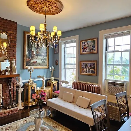 Apartment Luxurious At Colonial Townhouse