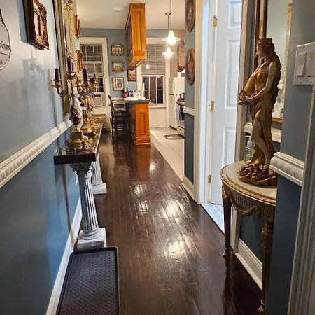 Luxurious At Colonial Townhouse Apartment New York