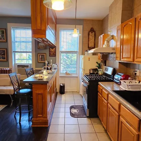 Luxurious At Colonial Townhouse *