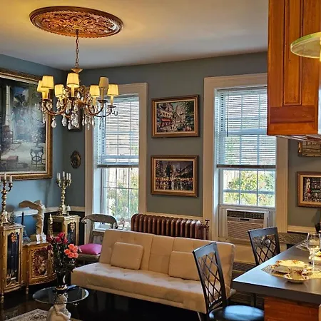 Luxurious At Colonial Townhouse Apartment New York
