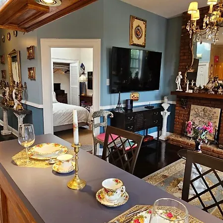 Luxurious At Colonial Townhouse * New York