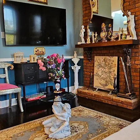 Luxurious At Colonial Townhouse *