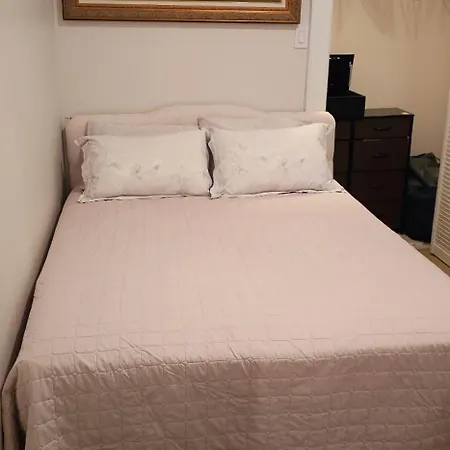 Luxurious At Colonial Townhouse