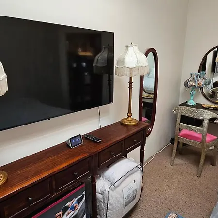 Luxurious At Colonial Townhouse Apartment