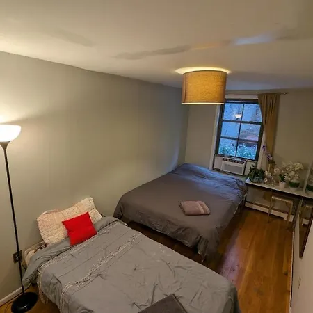 Homestay Large Triple In Williamsburg New York
