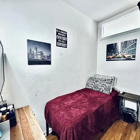 Ues Manhattan Super Cozy #3 In Shared Homestay