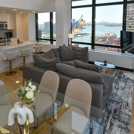Opulent 2br Duplex - Iconic Midtown Views Apartment New York