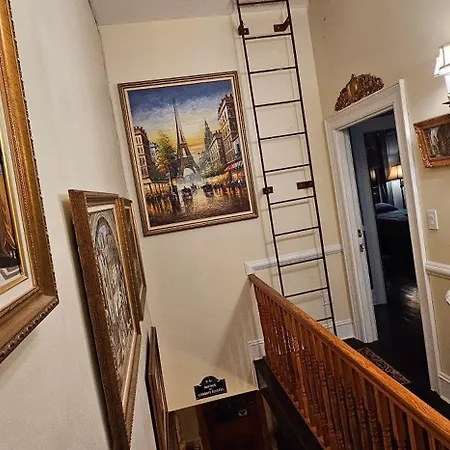 Luxurious At Colonial Townhouse Apartment New York