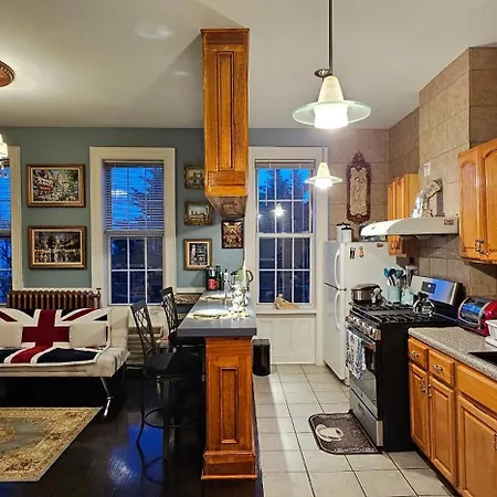 Luxurious At Colonial Townhouse * New York